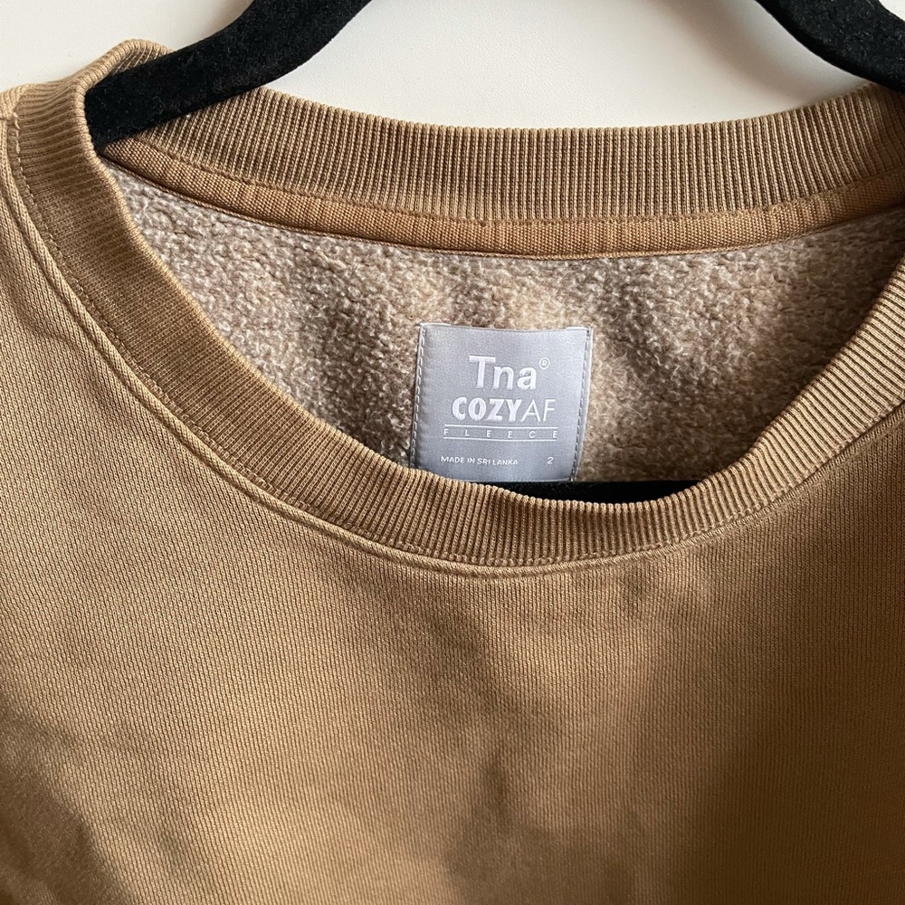 Aritzia cozy fleece cropped boyfriend sweatshirt - Picture 2 of 2